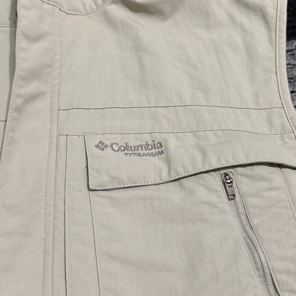 Columbia Titanium Omni-Shield Utility Vest Men’s L Safari Fishing Photographer - Picture 4 of 7